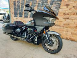 2025 HARLEY-DAVIDSON CVO ROAD GLIDE 121 (FLTRXSE) ROAD RAVEN FADE