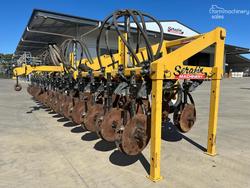 Serafin RFM Double Disc Linkage Seeder Used