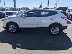 2017 Nissan
                QASHQAI ST