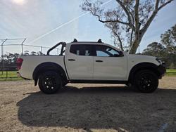 2020 Nissan
                Navara SL