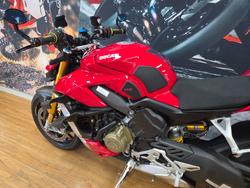 2022 DUCATI STREETFIGHTER V4 S DUCATI RED