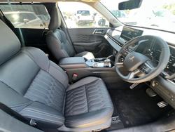 2025 Mitsubishi Outlander Exceed