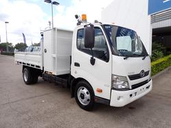 2015 HINO DUTRO 917