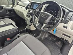 2022 Toyota Hiace Commuter
