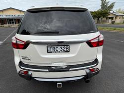 2016 Isuzu
MU-X LS-T