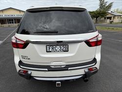 2016 Isuzu
MU-X LS-T