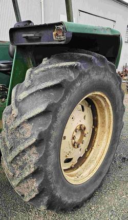 1981 John Deere 2140 Green