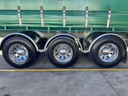 2011 Maxitrans
St3 22 Pallet Refrigerated Curtain Sider