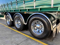 2011 Maxitrans
St3 22 Pallet Refrigerated Curtain Sider