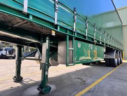 2011 Maxitrans
St3 22 Pallet Refrigerated Curtain Sider