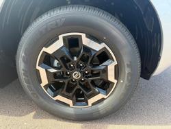 2025 Nissan Navara ST-X