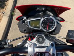 2014 Triumph STREET TRIPLE 660 Red