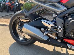 2014 Triumph STREET TRIPLE 660 Red