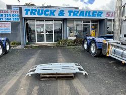 2024 Izuzu bumper bars WHITE