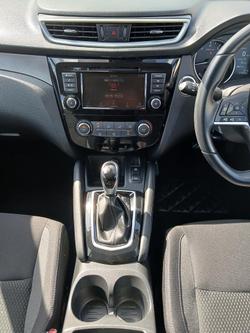 2021 Nissan
                QASHQAI ST