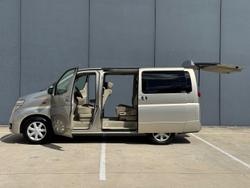 2002 Nissan Elgrand Rider S E51 Gold
