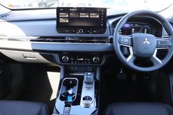 2025 Mitsubishi Outlander ES