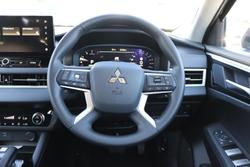 2025 Mitsubishi Outlander ES