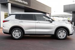 2025 Mitsubishi Outlander LS