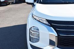 2024 Mitsubishi Outlander ES ZM MY24 White