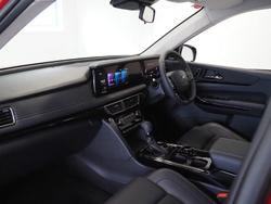 2025 Mahindra XUV700 AX7L