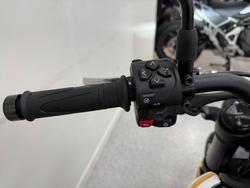 2025 Triumph TRIDENT 660 Yellow