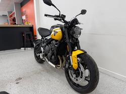 2025 Triumph TRIDENT 660 Yellow