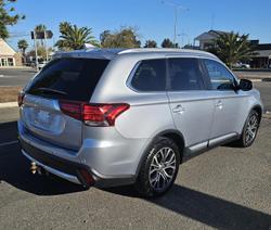 2017 Mitsubishi
Outlander ES