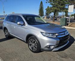2017 Mitsubishi
Outlander ES