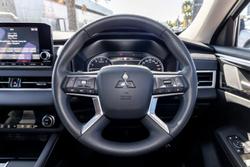 2025 Mitsubishi Outlander ES