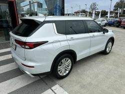 2022 Mitsubishi Outlander LS
