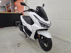 2025 Honda PCX125 White