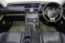 2019 Lexus IS IS300h Luxury