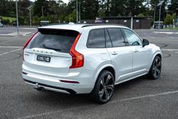 2022 Volvo XC90 Recharge Ultimate T8 Plug-In Hybrid