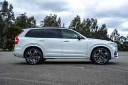 2022 Volvo XC90 Recharge Ultimate T8 Plug-In Hybrid