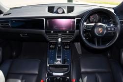 2022 Porsche
Macan