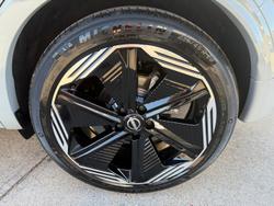 2024 Nissan QASHQAI N-DESIGN e-POWER J12 MY25 Ceramic Grey with Onyx Black Roof