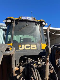 2020 JCB
                Fastrack 8330 Tractor 