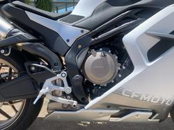 2025 CFMOTO 500 SR VOOM NEBULA WHITE