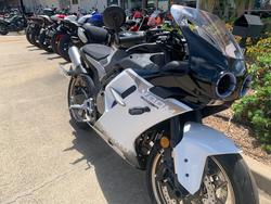 2025 CFMOTO 500 SR VOOM NEBULA WHITE