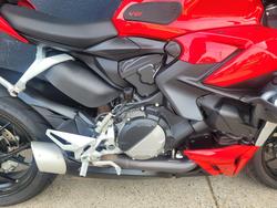 2022 DUCATI STREETFIGHTER V2 RED
