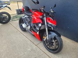 2022 DUCATI STREETFIGHTER V2 RED