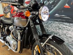 2023 Triumph BONNEVILLE T120 RED/SILVER