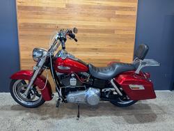 2011 Harley-davidson FLD SWITCHBACK Red