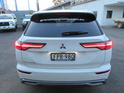 2025 Mitsubishi Outlander LS