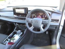 2025 Mitsubishi Outlander LS