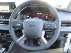 2025 Mitsubishi Outlander LS