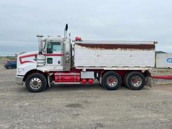 2011 Kenworth T403