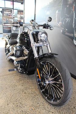2025 Harley-davidson FXBR BREAKOUT (117) VIVID BLACK