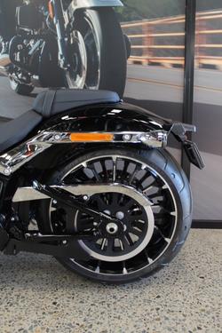 2025 Harley-davidson FXBR BREAKOUT (117) VIVID BLACK